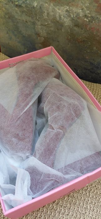 Чисто нови! Червени велурени токчета