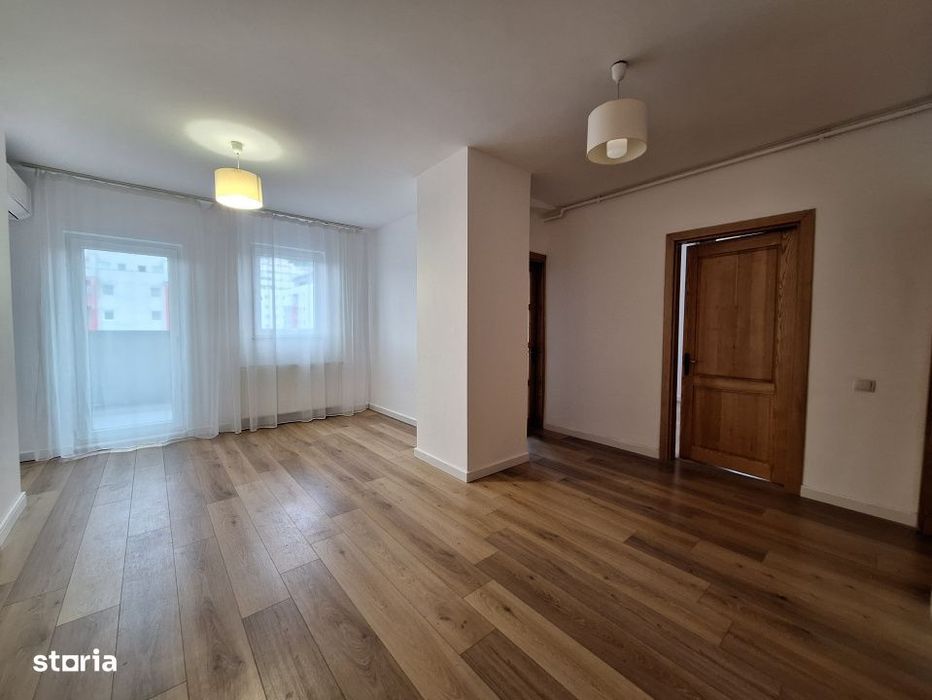 Apartament cu 3 camere, terasa de 20 mp, parcare, zona BMW