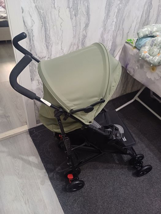 Продаётся фирменный коляска трость