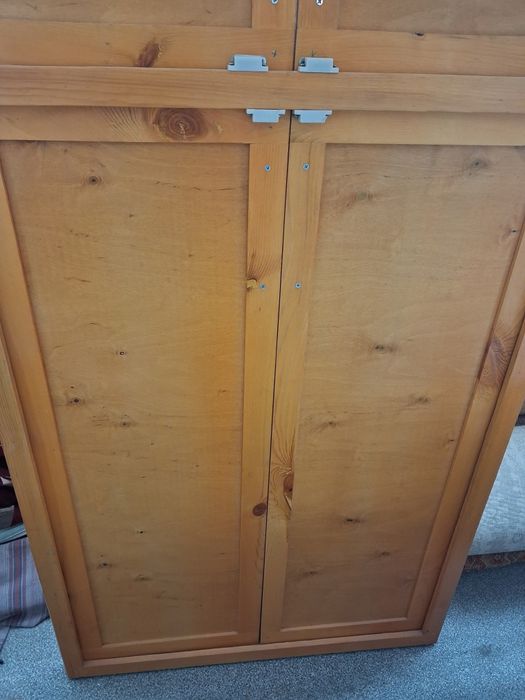 Стенка с дверками