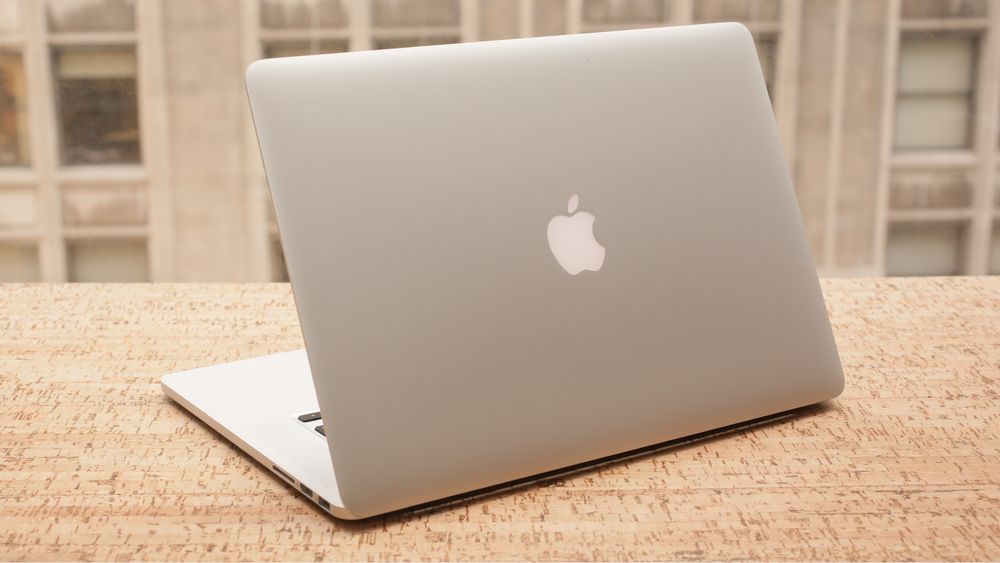 MacBook pro 15 , 8/256 ,2015