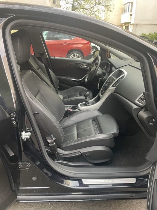 Opel Astra J 2010 1.7 cdti. 110 CP. Xenon adaptiv. Jante 18