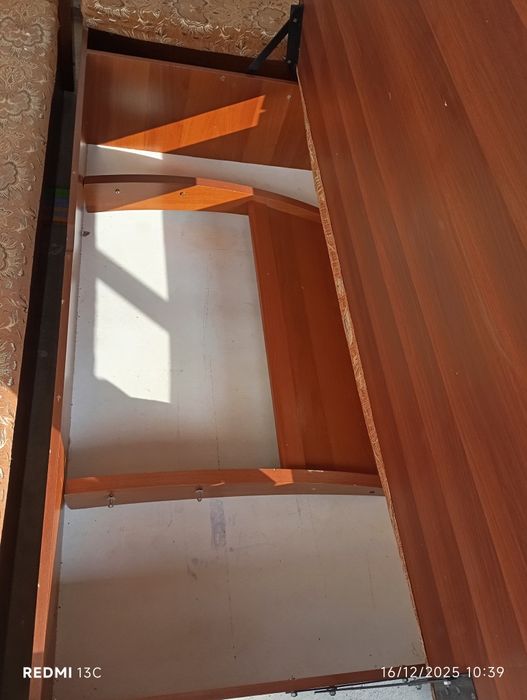 Крават сотилади.2 та_таги сандикли холати урта.