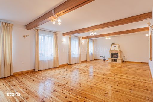 Vila in Poiana Brasov cu teren generos 1600mp, 2 corpuri de casa