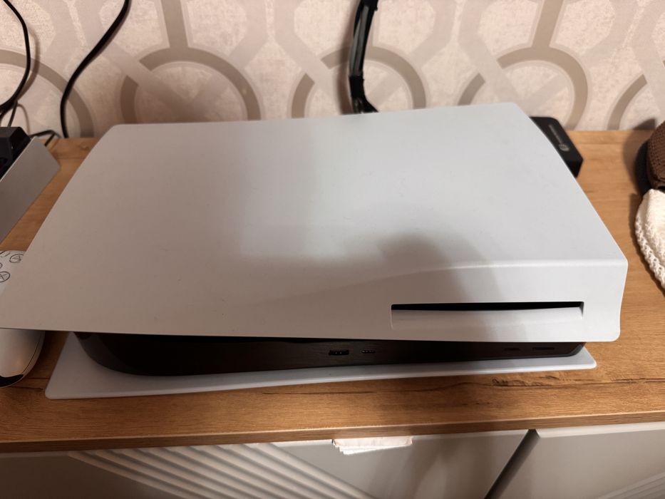Sony PlayStation 5 + 4 игры