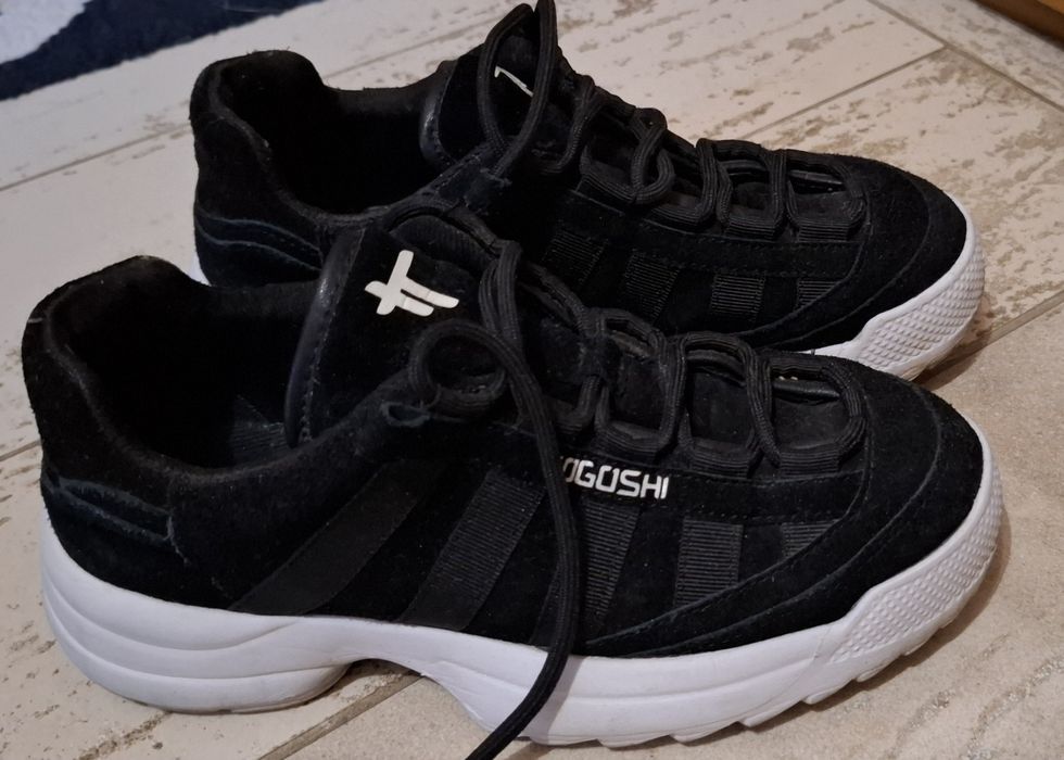 Togoshi сникърси