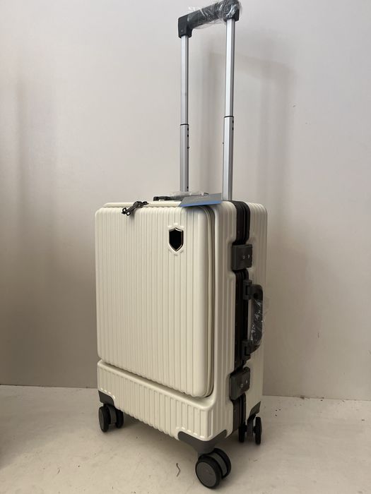 Луксозни куфари от поликарбонат /безплатна доставка/