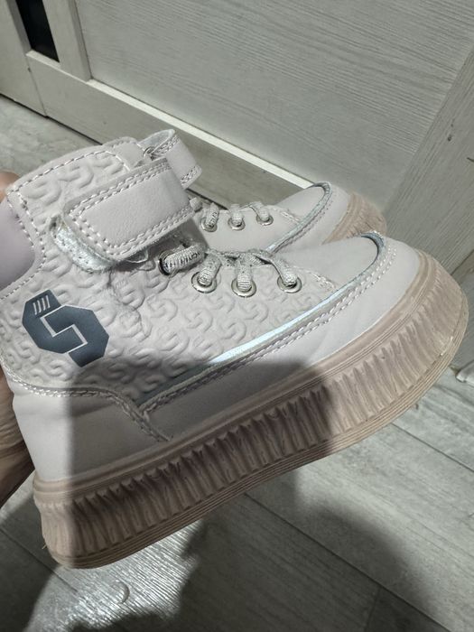 Продам обувь для девочек