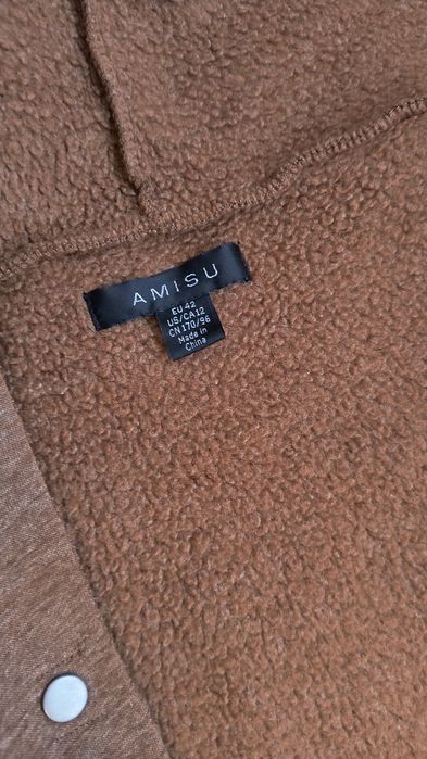 Trenci cu glugă, foarte ușor de purtat