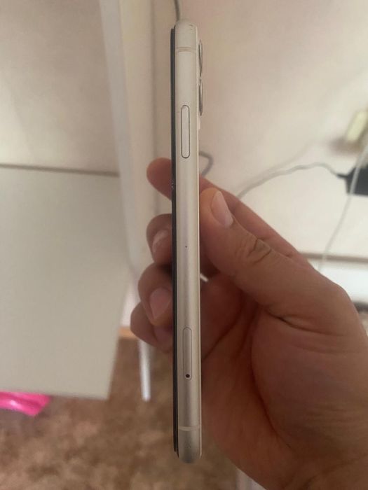Продам айфон 11 на 128г