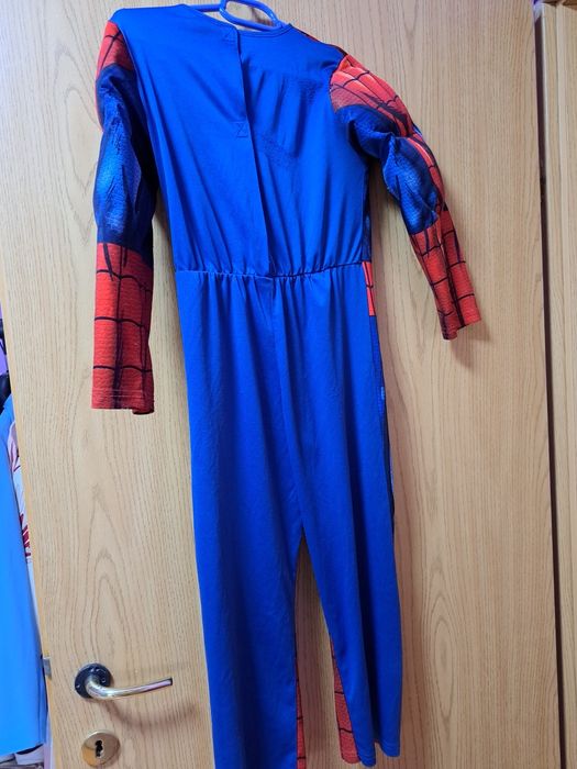 Vand un costum spiderman