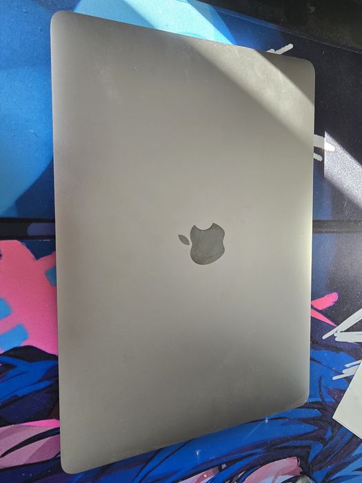 Vând MacBook Air