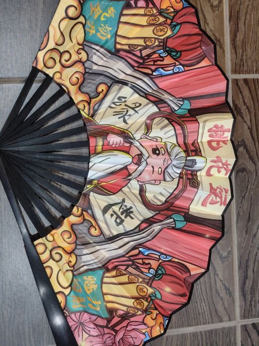 Красочные праздничные вееры