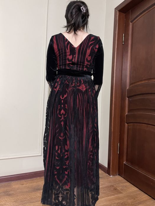 Платья вечерние и повседневные