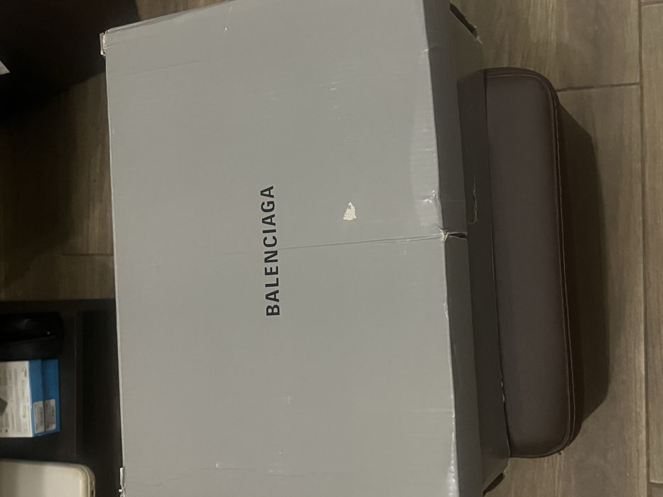 Balenciaga за продажба