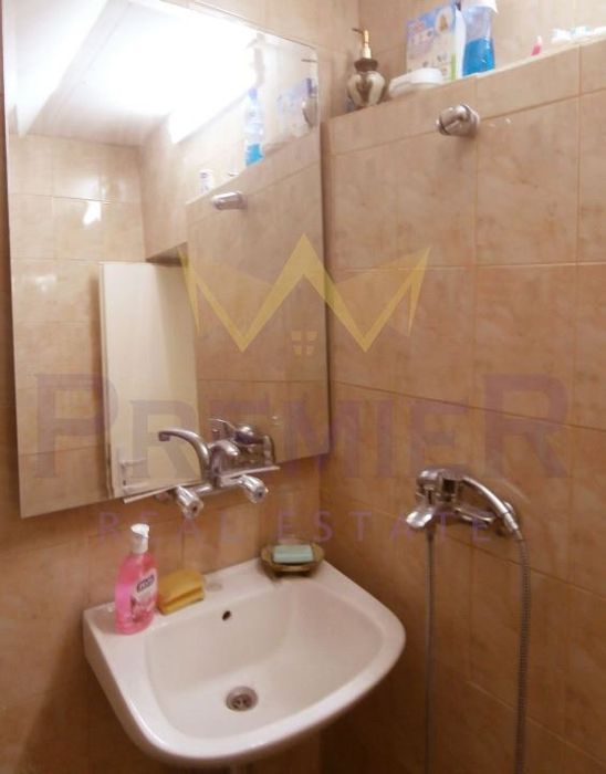 Продава се Тристаен апартамент в Бургас, Център - 50 кв.м за 1224 €/кв.м - Снимка #3