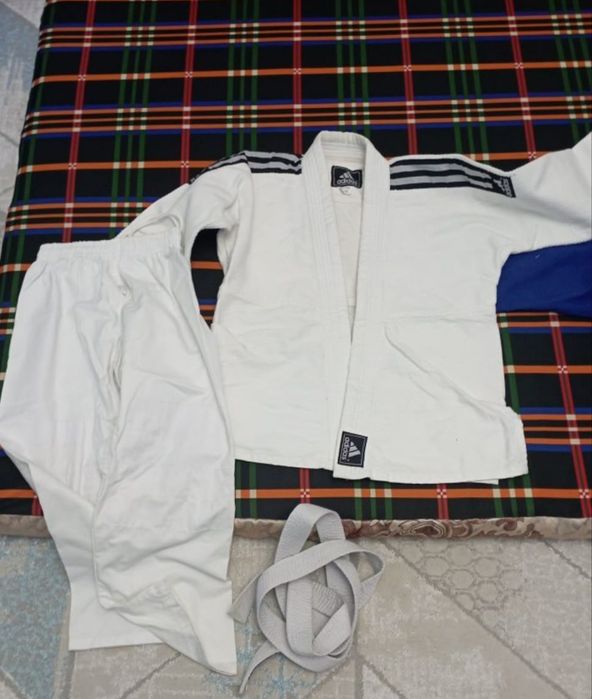 Кимоно сатылады.