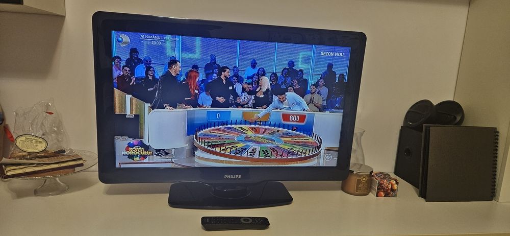TV Philips 32” cu telecomandă – defect (se oprește)