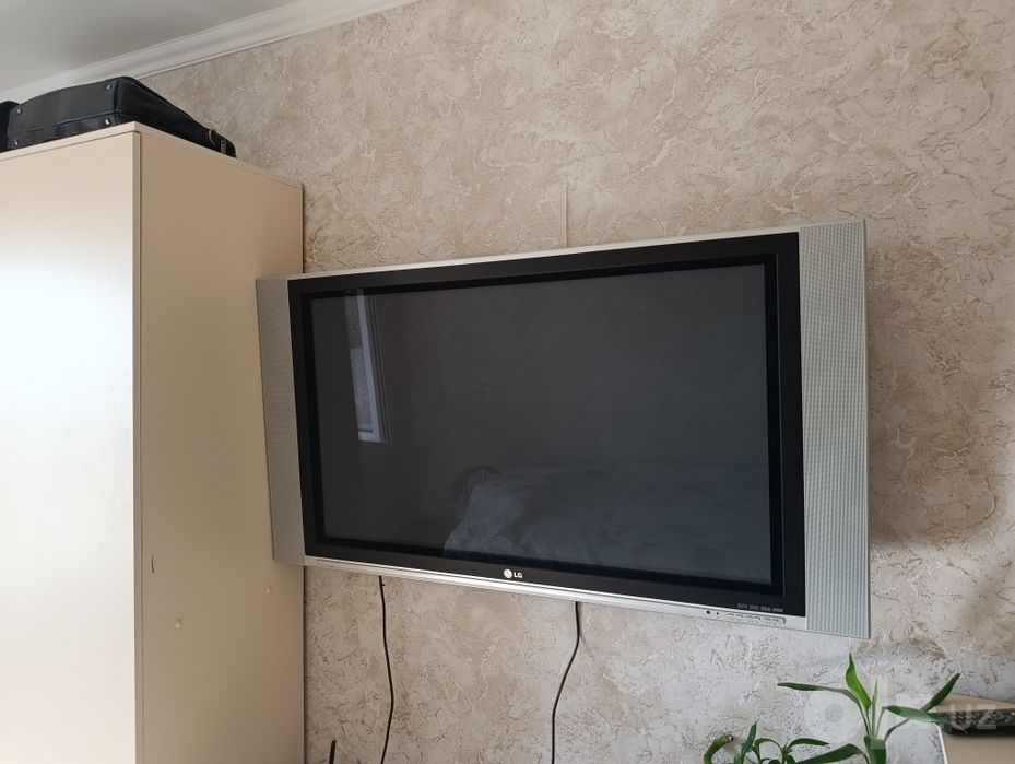 LG 43' со своим креплением