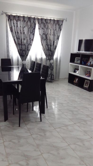 Masa extensibila de sticla cu 8 scaune