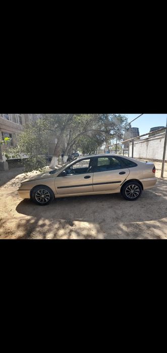 Машина Рено лагуна