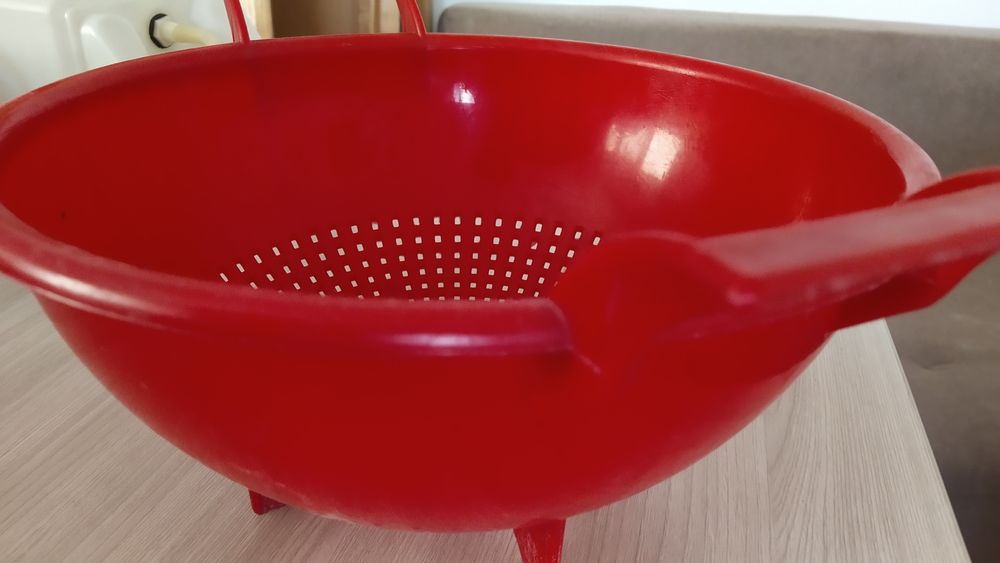 Удобная, глубокая посуда .