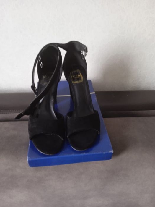 Женские босоножки