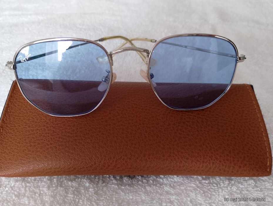 Ochelari de soare Ray ban.