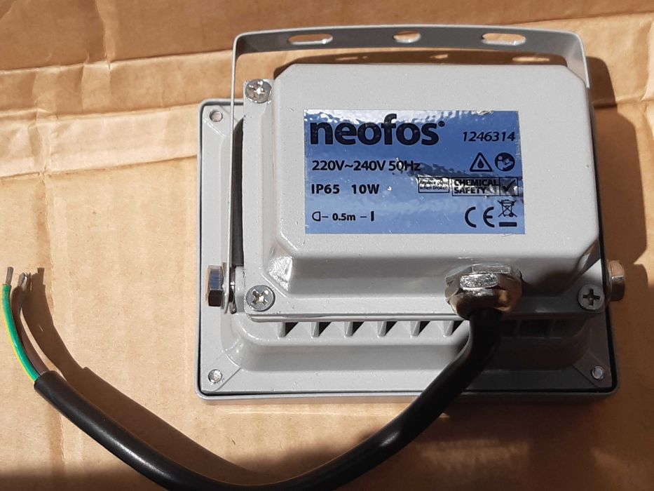 proiectoare noi led metalice  calitate lumina rece  nu plastic