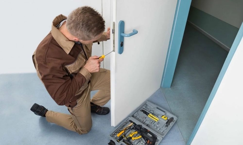 Ремонт и замена дверных ручек и замков. Установка замков. Взлом замков