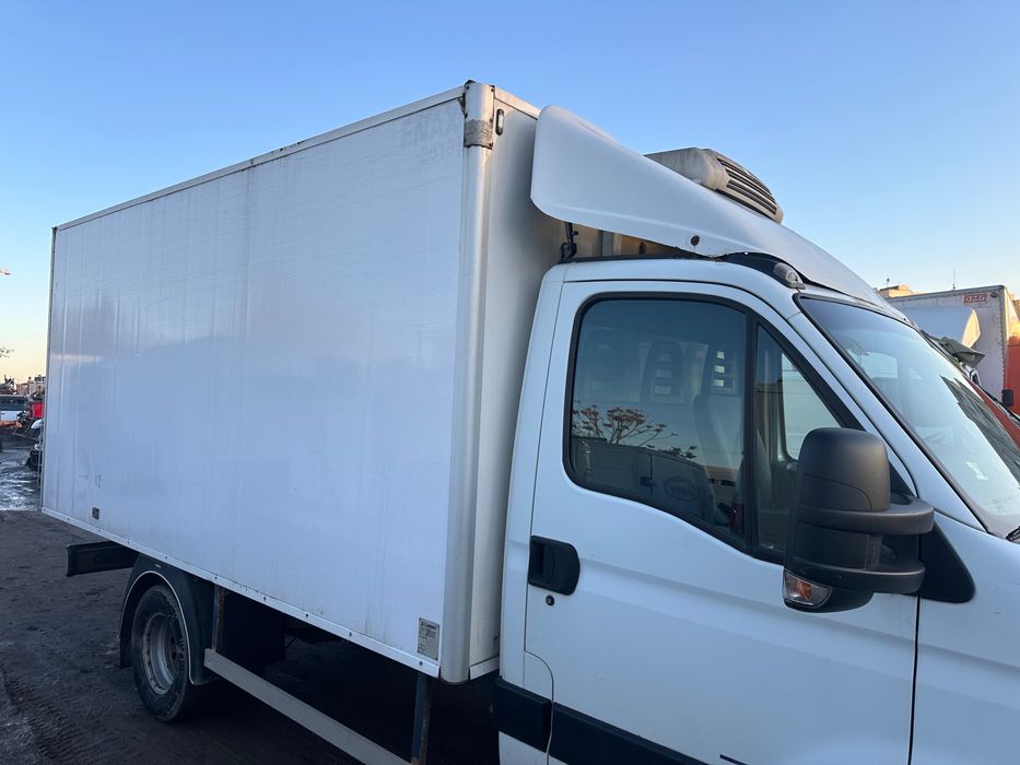 Продавам хладилен фургон от ивеко дейли