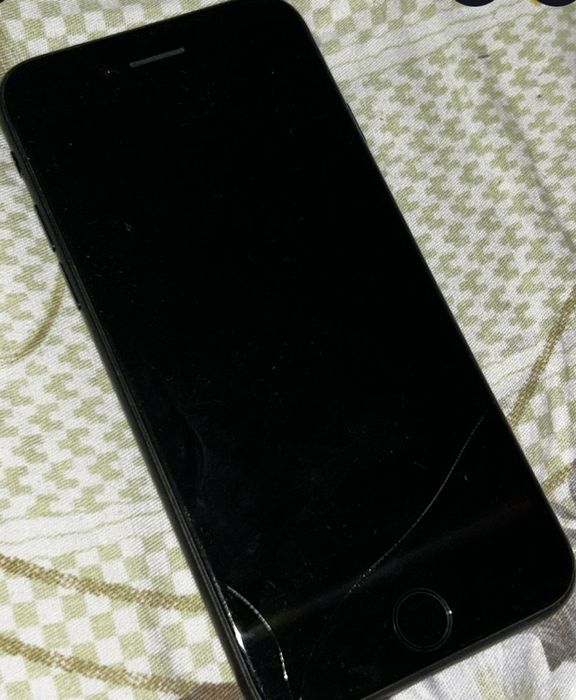 Айфон се 2020 емкость 78%