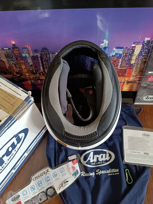 Мото шлем от Японского бренда ARAI CHASER - X