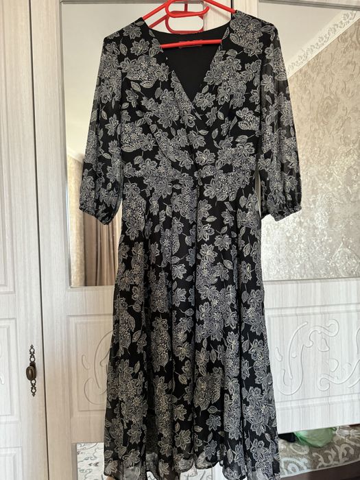 Вечернее платье черного цвета