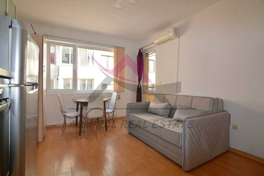 Атрактивен двустаен -Лятно кино