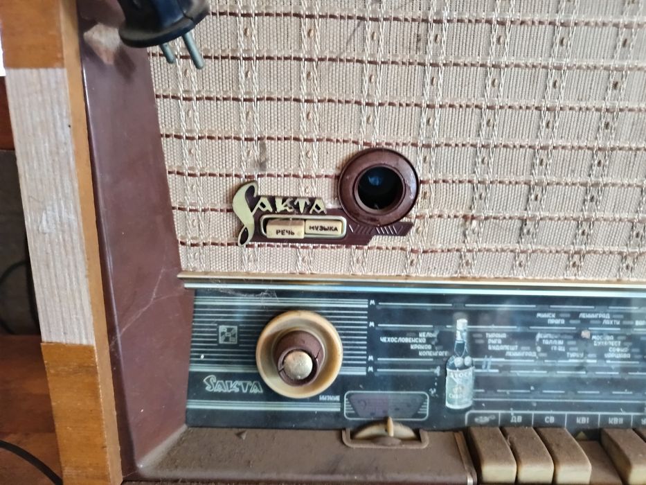 Ретро лампов радио с грамофон Секта