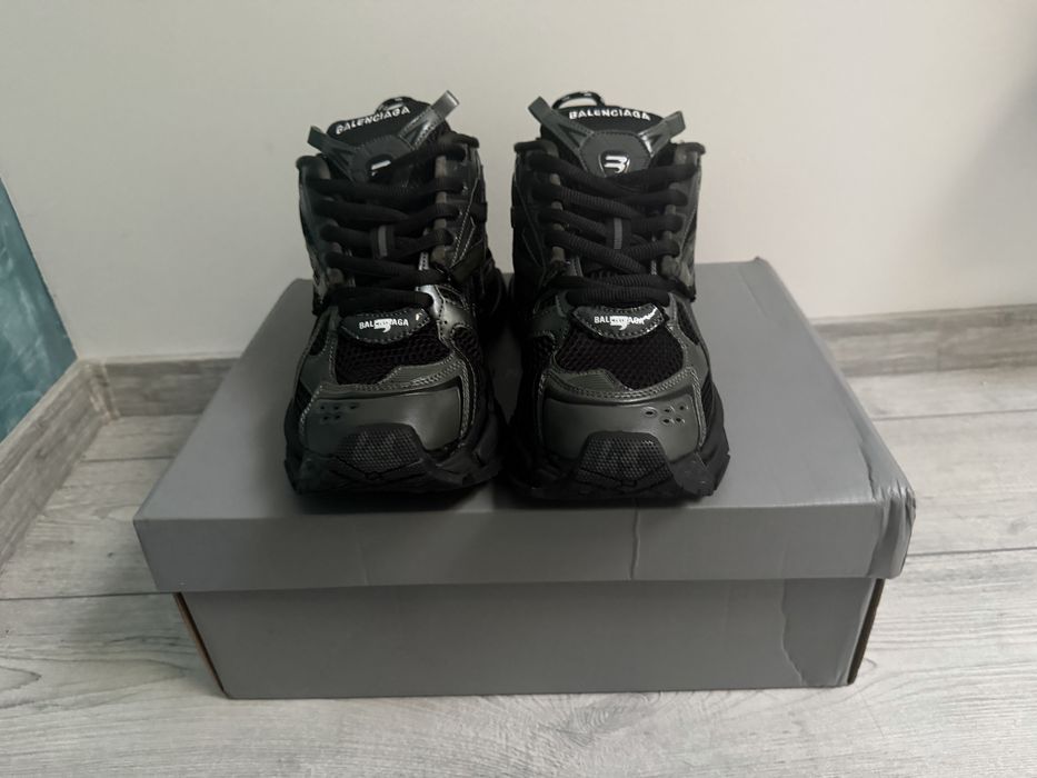 Balenciaga Runners 41