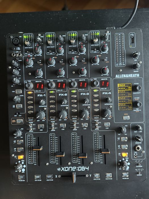 Allen & Heath Xone:DB4 – mixer profesional, stare excelentă