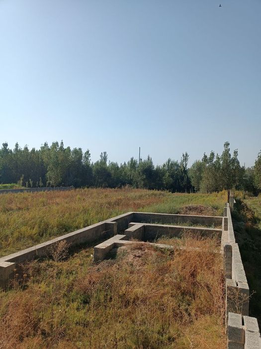 25 сутик участка,шлакоблок билан ураган,хужжатлари жойида.