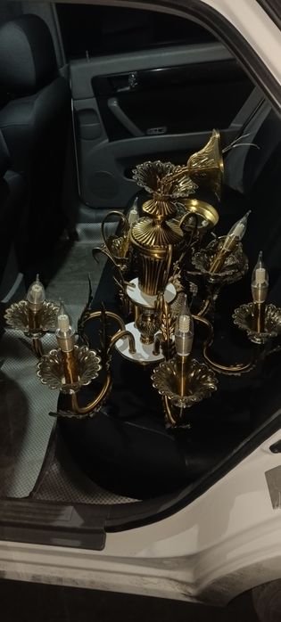 Lustra sotiladi yangi holatta