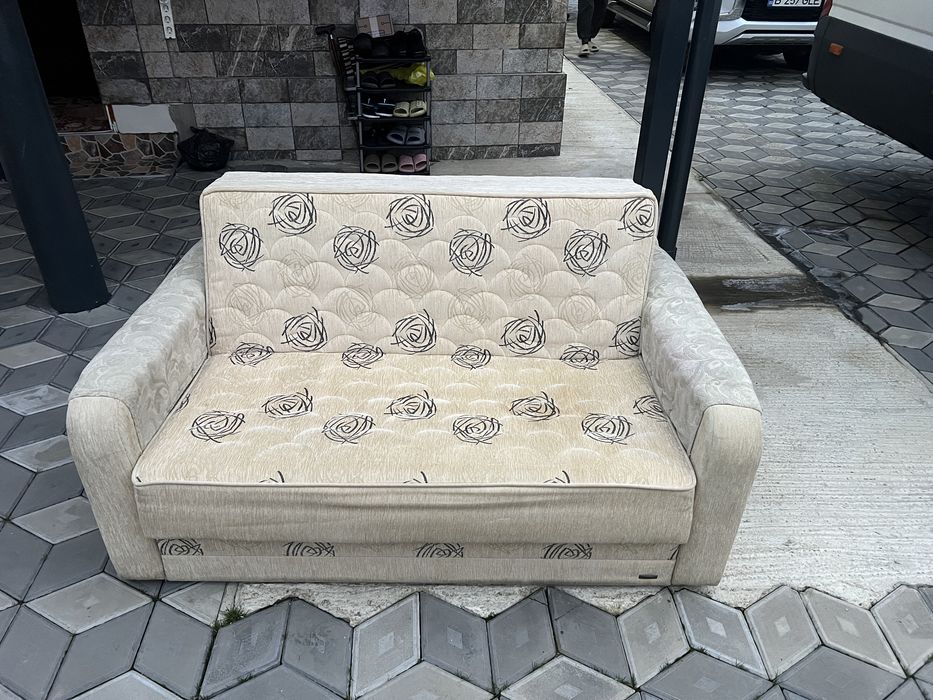 Canapea extensibilă 2 locuri – stare foarte bună