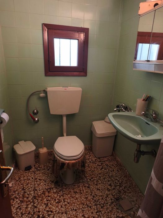 Продава къща 59м2 с ид.част от двор 900м2 в центъра на Кердилия,Гърция