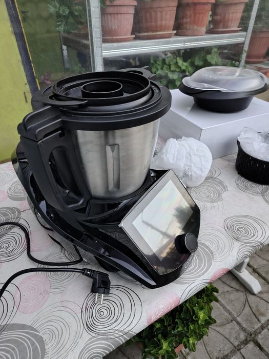 Кухненски робот CHEFE