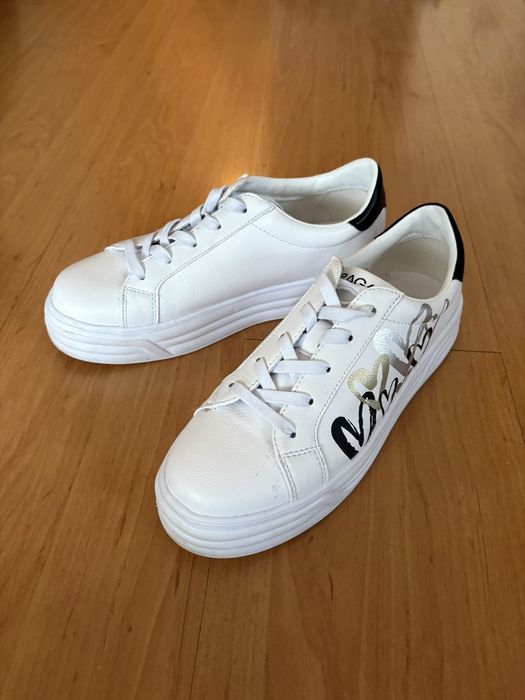 Бели кожени сникърси със сърца Bagatt 38 номер