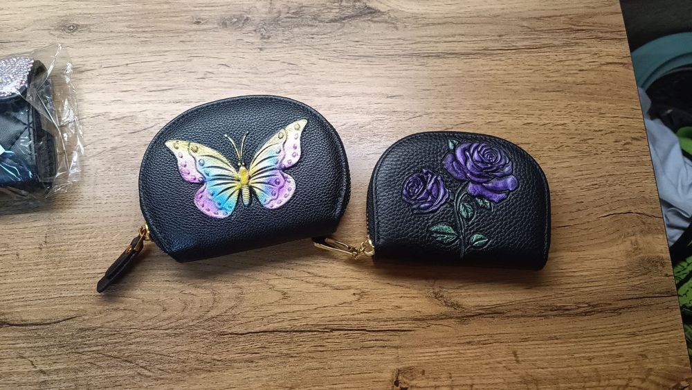 В наличии очень удобные визитницы кошельки для денег и пластиковых кар