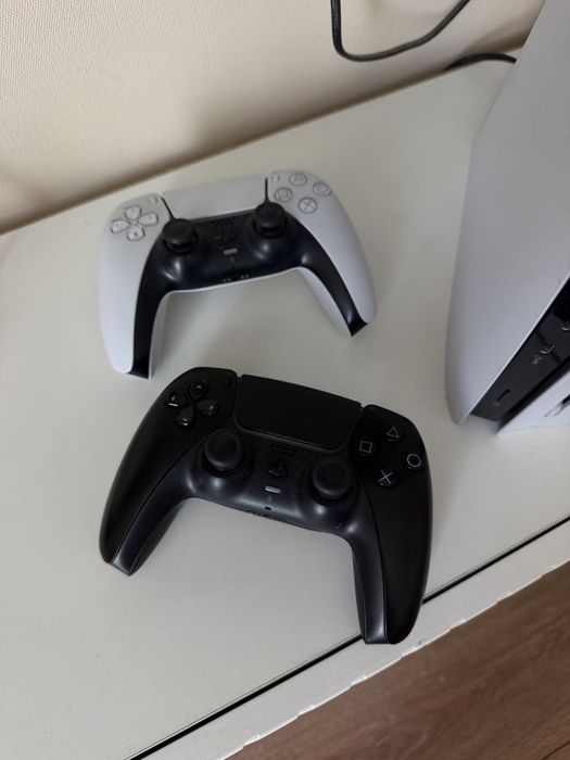 Продам срочно Play Station 5
