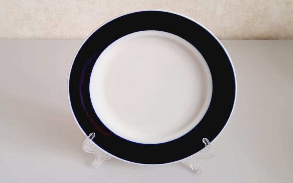 Фарфоровые тарелки