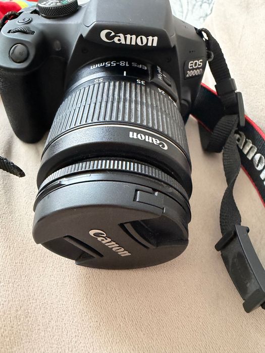 Фотоапарат Canon EOS 2000D + EF-S 18-55 III | Под 2000 кадъра | Отлично състояние