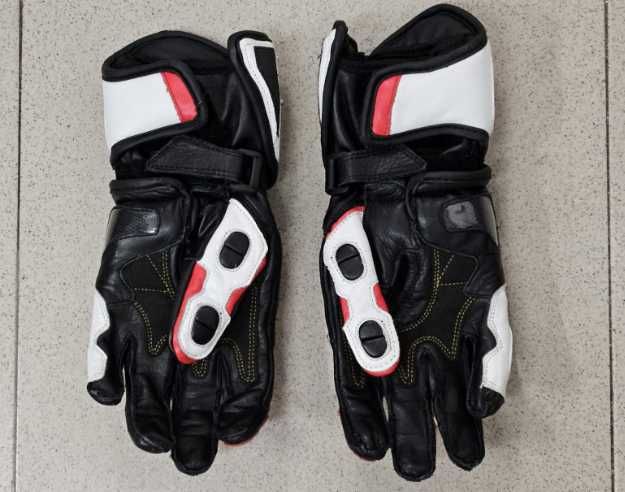 Дамски мото ръкавици DBK RED ZH

Размер: M /дамски/ Код: 85657