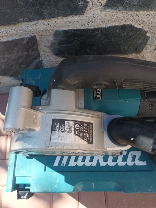 Masina canelat  frezat makita sg 1251
